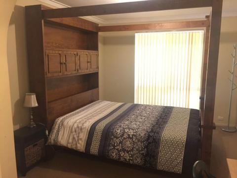 A master bedroom to rent in Mandurah station