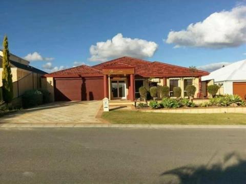 Sharehouse 5 minutes from Joondalup CBD - massive house!