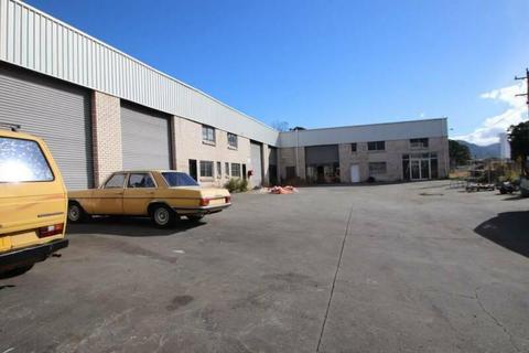 Retail Warehouse Space In Great Location
