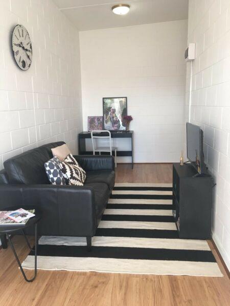 Fully furnished 1 bedroom apartment - Crestwood/Queanbeyan