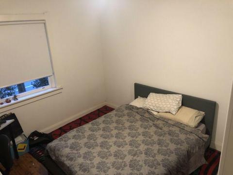 Queen size unfurnished room