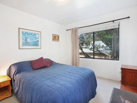 Sunny 2 bedroom apartment in Botany with undercover carspot!