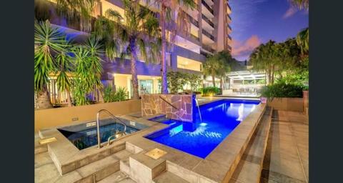 MASTER BEDROOM FOR RENT - SURFERS PARADISE / CHEVRON ISLAND