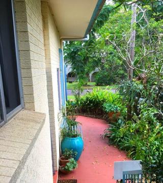 One bedroom older style apartment for rent in buderim