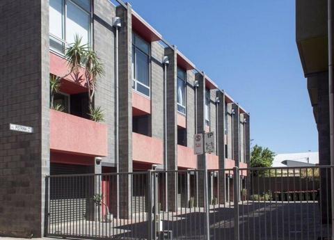 Modern secure 2 br townhouse Adelaide CBD