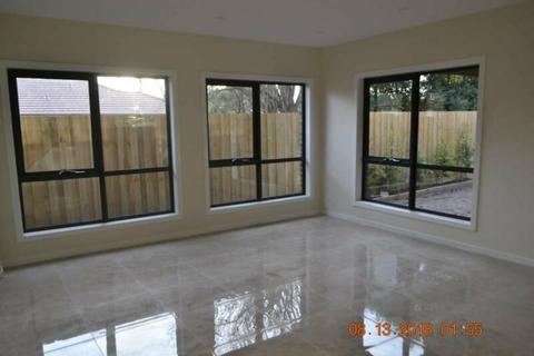Brand new 4 Bed Rooms, 4 bathrooms, close to Clayton station