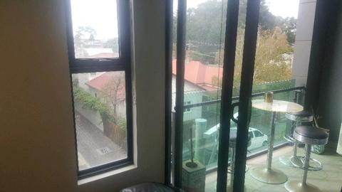 $180 pw Room and ensuite in modern 2 person shared appartment