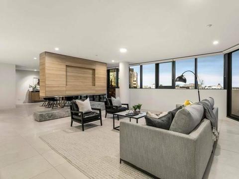 Luxury Apartment - Near to CBD and Parks - Looking for 2 Girls