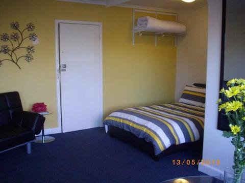 GREAT APARTMENT NORTH HOBART LOCATION