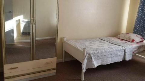 Room available on Northbourne Ave, Downer