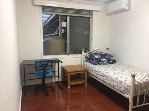 Single rooms for rent