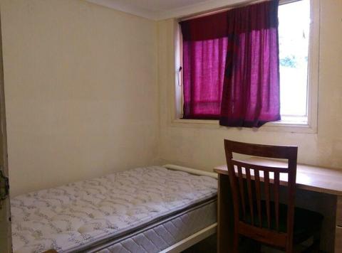 Granny flat room in Brookvale - price inc WIFI & bills