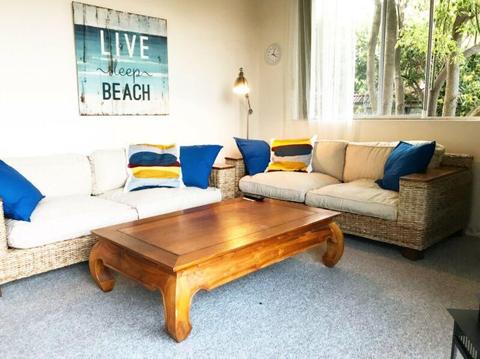 Shared room - bills included. 10 min walk to Coogee beach !