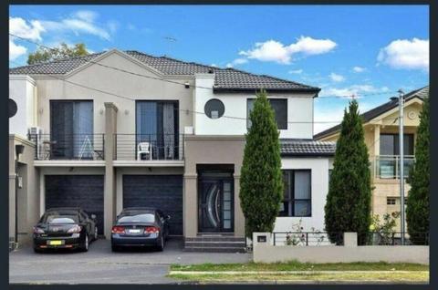 Room Available | Modern 4 Bedroom House @ Bankstown