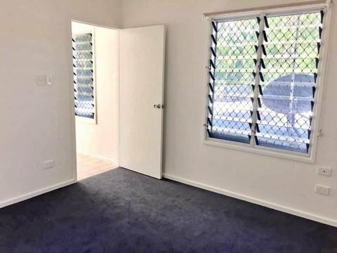 Large room with ensuite for rent - wifi included