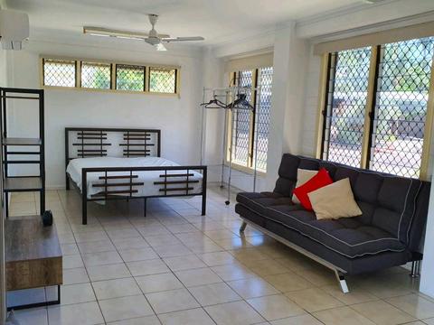Clean Self contained private granny flat Fannie Bay