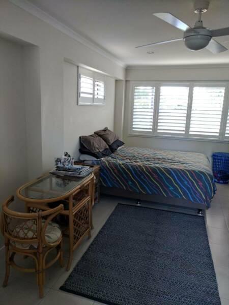 Bald Hills - Large furnished room in share house