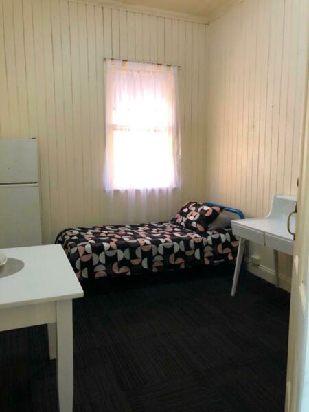 ROOM TO RENT - CLOSE TO CITY