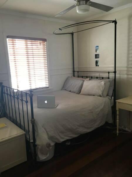 ROOM AVAILABLE in spacious Bardon house, close to everything!