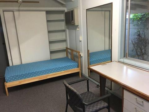 Large single room with private entry at Sunnybank