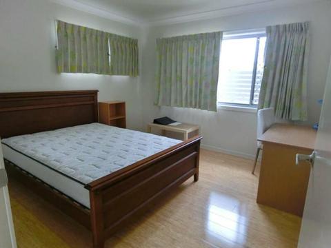 Queen bedroom for rent ($170pw) close to Griffith ALL BILLS in