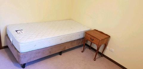 [Long-term] Single room for rent