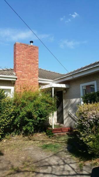 Large Furnished Room in Fun Boy's Sharehouse Near Deakin : )