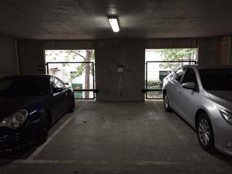 garage for rent, super close to Southern Cross Station