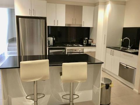 IMMACULATE 1 BEDROOM FULLY FURNISHED APARTMENT, GUNGAHLIN CBD