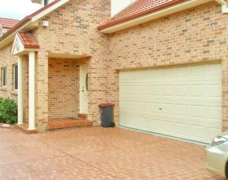 Young and Modern Quiet Spacious 3 Bedrooms Townhouse 180m2 NBN