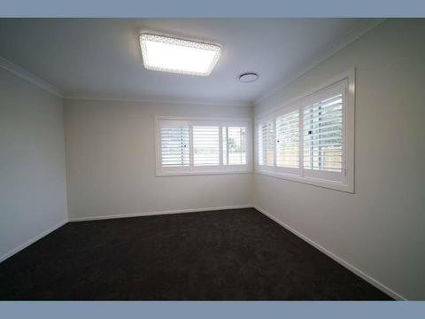 Near New 4 Bedroom House with district view in Kellyville