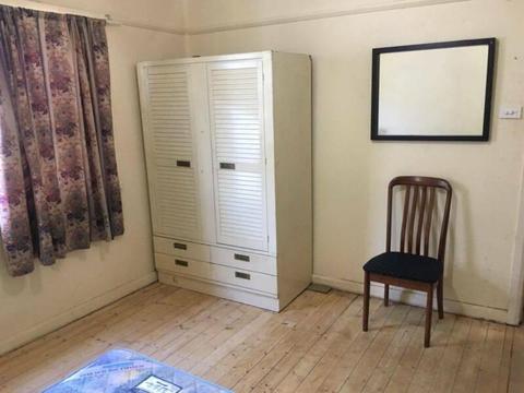 One Large bedroom for rent at Padstow