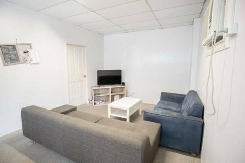 FULLY FURNISHED 2 BED 1 BATH - NEAR CENTRAL and SHOPS