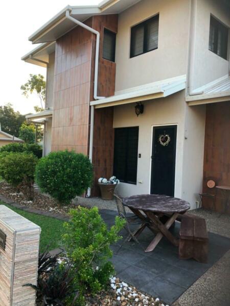 Executive fully furnished equipped 3 bedrooms. Large POOL, $800pw