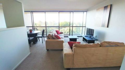 Spacious 1 Bed with Botanical Views!