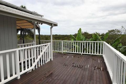 WATERFRONT HOME WITH 3 BEDROOMS- 146 PALM BEACH RUSSELL ISLAND