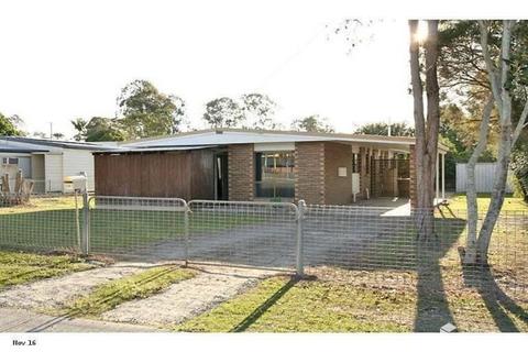 Large property with a shed in Bethania!