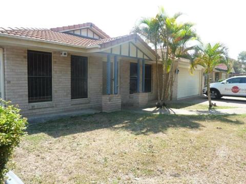 Rental home and pool Kuraby 4 beds 2 baths 4 car rent now