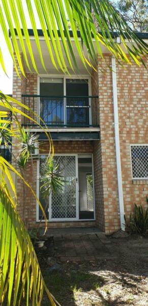 Immaculate 2 bedroom unit Merrimac - Available Now