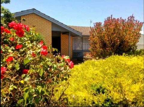 SHORT TERM RENTAL AVAILABLE IN PICTURESQUE PORT WILLUNGA