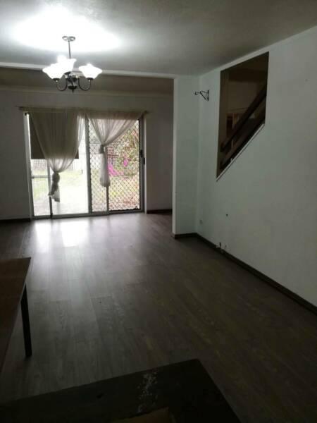 2 Story 4 bedrooms house for rent walking to Curtin Uni