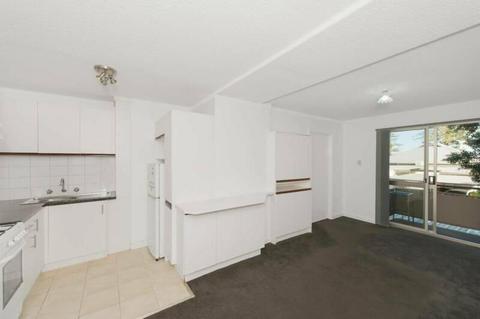 COSY, RENOVATED STH PERTH APARTMENT WITH RIVER VIEWS-FOR LEASE