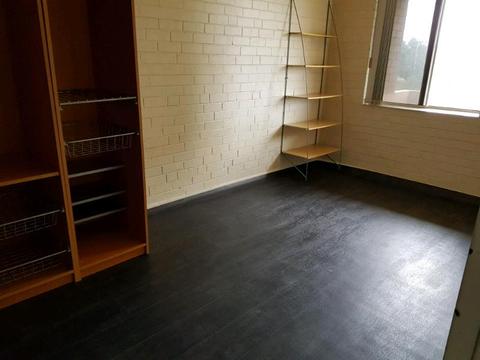 One bed Apt in vic park