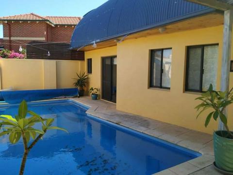 lovely one bedroom unfurnished apartment for rent with pool!