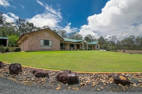 Large Low Set Brick Home on 3 Acres
