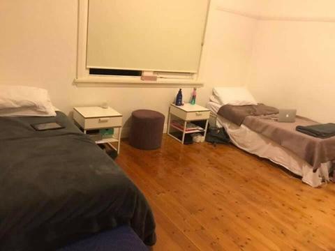 SINGLE BED/DOUBLE ROOM