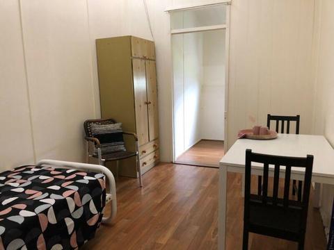 STUDIO TYPE ROOM IN ROOMING HOUSE: Close to City