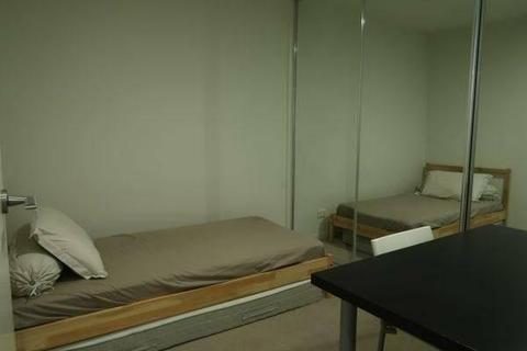Private room to rent out *1 min to Melbourne Central*