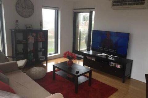 *** share room for 2 pax with private toilet in Lygon st ***