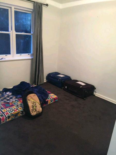 Accomodation available for 1 Indian boy in hawthorn. Semi furnish